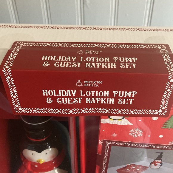 BNIB-3 Piece Set- Ceramic Penguin Soap Pump, 24 Hand Towels & Ceramic Towel Tray - Picture 10 of 16